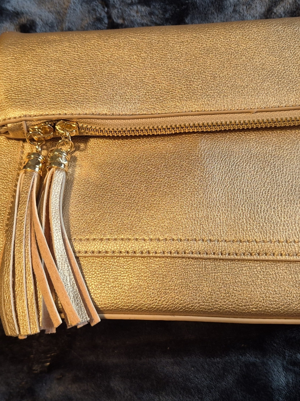 MKF Rose Gold Women’s Tassel Vegan Crossbody Bag New With Tags - Picture 9 of 16